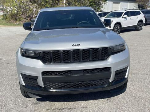 Used 2023 Jeep Grand Cherokee L Laredo AWD/4WD image 2