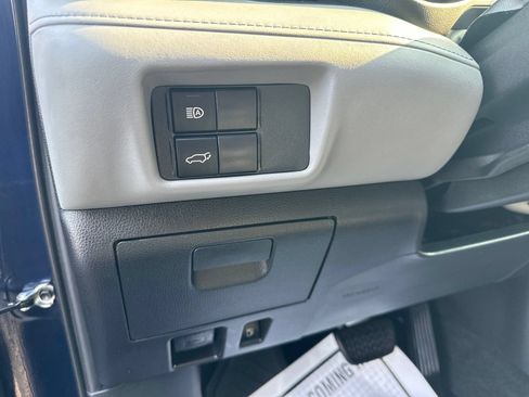 Used 2021 Toyota Highlander XLE AWD/4WD image 15
