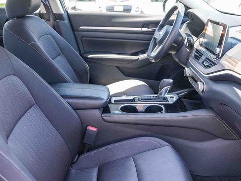 Used 2023 Nissan Altima 2.5 SV FWD image 16