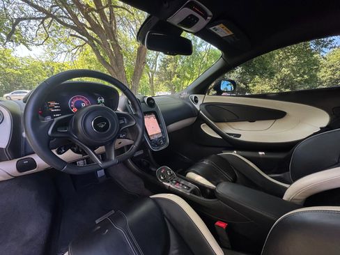 Used 2017 McLaren 570S Coupe image 18