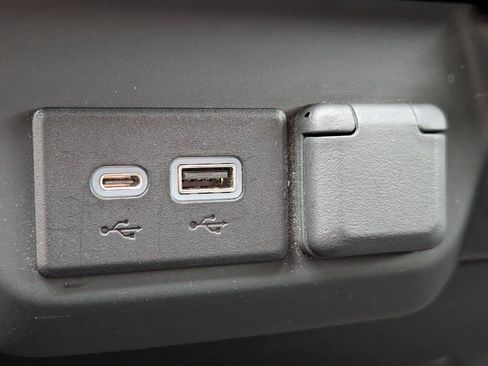 Used 2023 Chevrolet Silverado 1500 Custom image 23