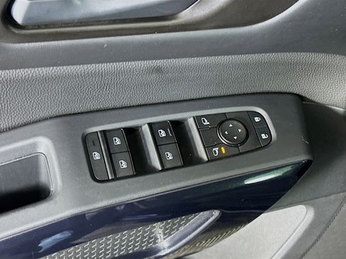 Used 2025 Nissan Pathfinder SV image 15