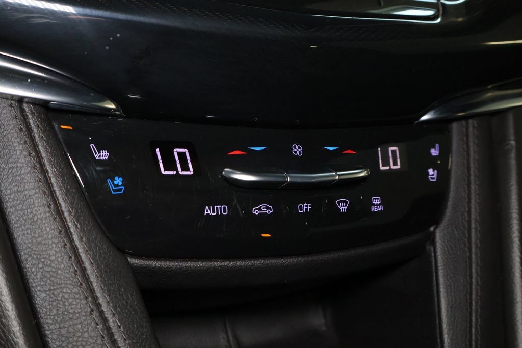 Used 2020 Cadillac XT6 Premium Luxury w/ Platinum Package AWD/4WD image 33