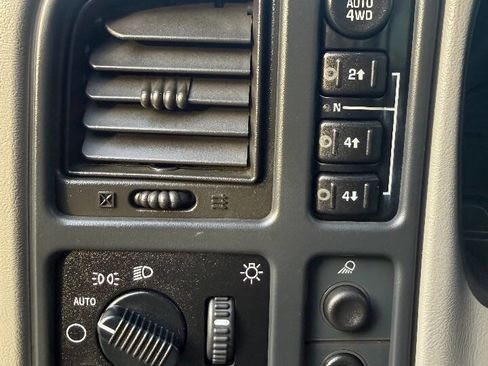 Used 2005 GMC Sierra 1500 SLT w/ Light Duty Power Package image 21