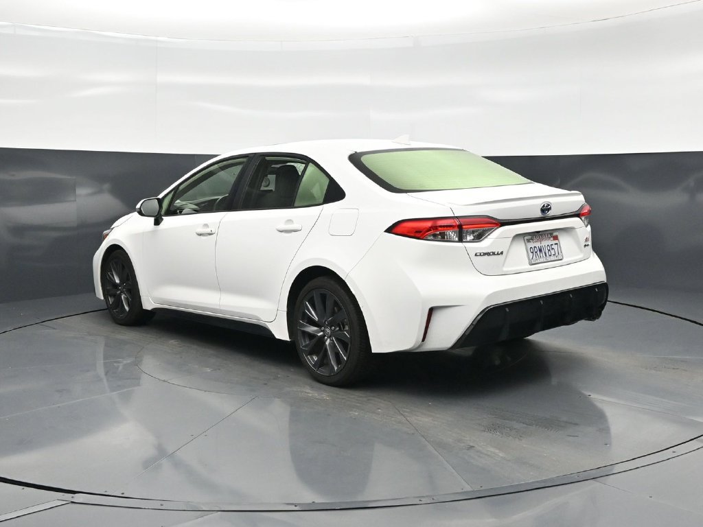 Used 2025 Toyota Corolla SE w/ SE Premium Package FWD image 6