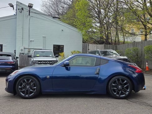 Used 2019 Nissan 370Z w/ Sport Package RWD image 3