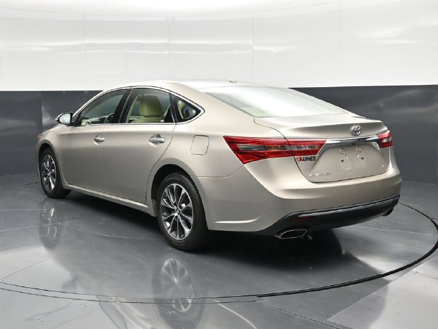 Used 2016 Toyota Avalon XLE FWD image 11