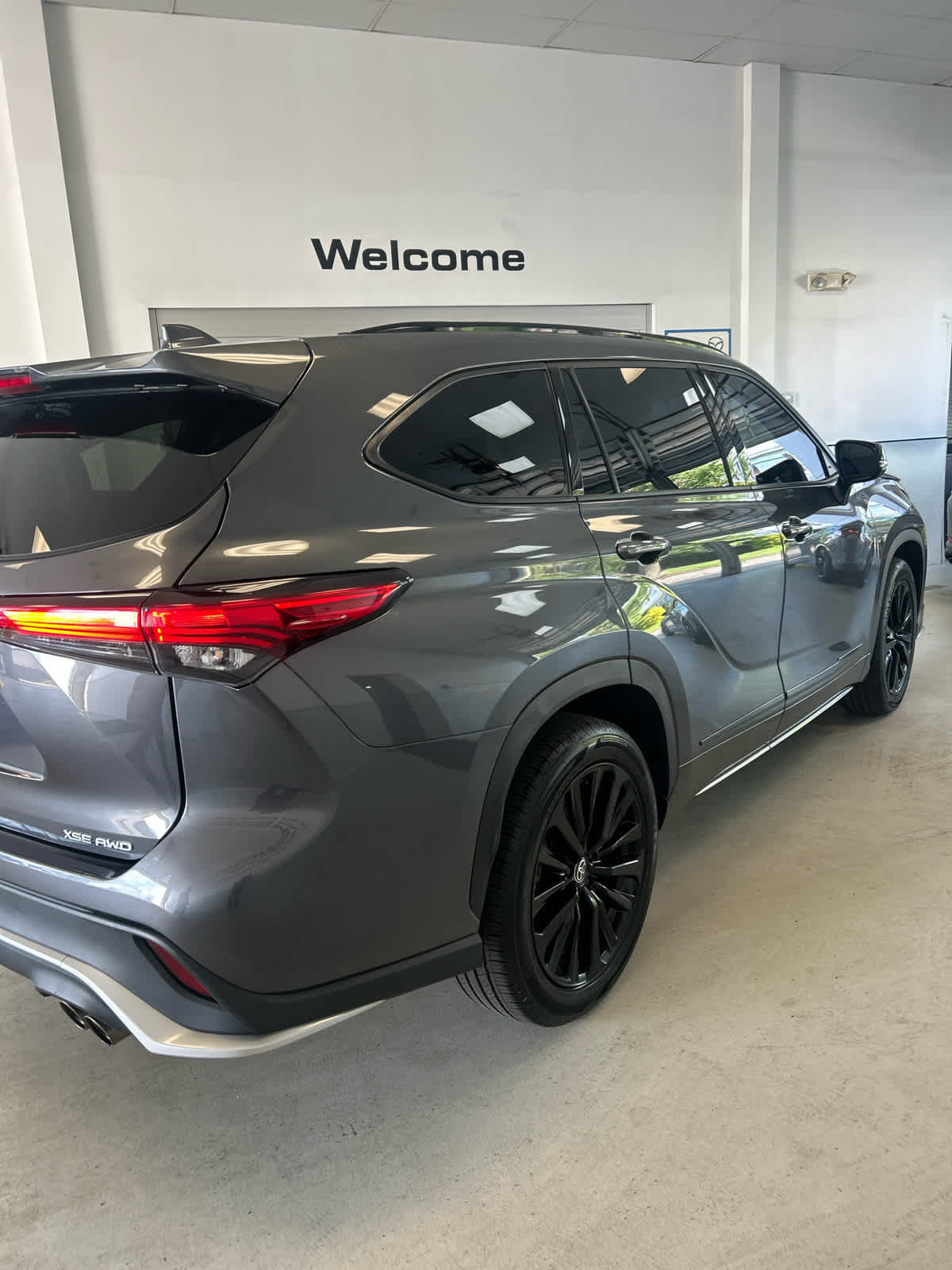 Used 2023 Toyota Highlander XSE AWD/4WD image 5
