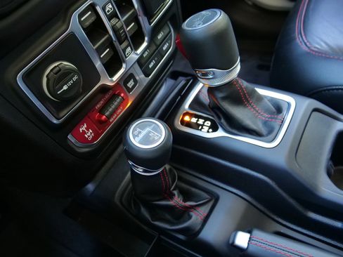 Used 2019 Jeep Wrangler Unlimited Rubicon AWD/4WD image 17