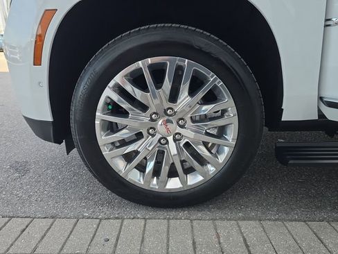 New 2026 GMC Yukon Denali w/ Sun & Power Step Package image 31