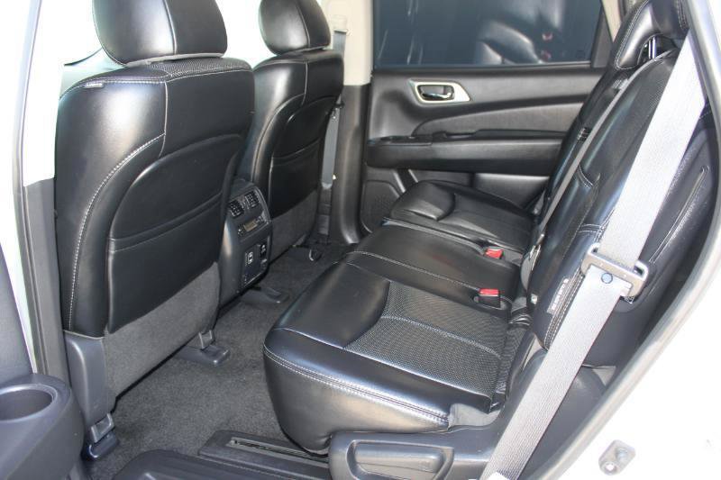 Used 2018 Nissan Pathfinder Platinum w/ Cargo Package FWD image 15