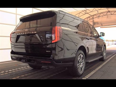 Used 2025 Ford Expedition Max Active AWD/4WD image 3