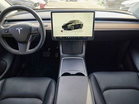 Used 2022 Tesla Model Y Long Range image 35