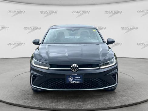 Used 2026 Volkswagen Jetta SE FWD image 2