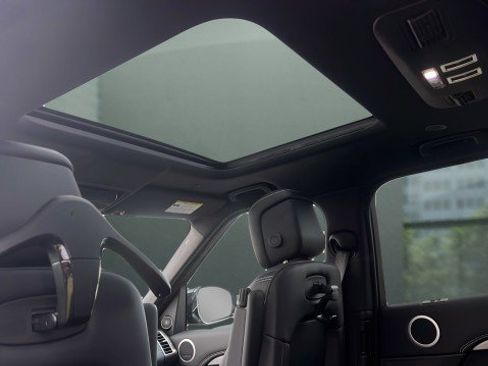 New 2026 Land Rover Discovery Limited Edition image 8