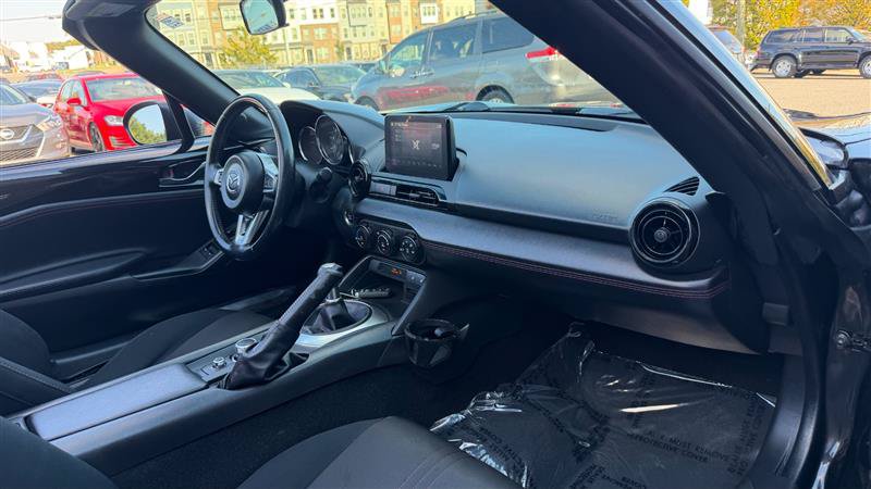 Used 2018 MAZDA MX-5 Miata Club RWD image 6