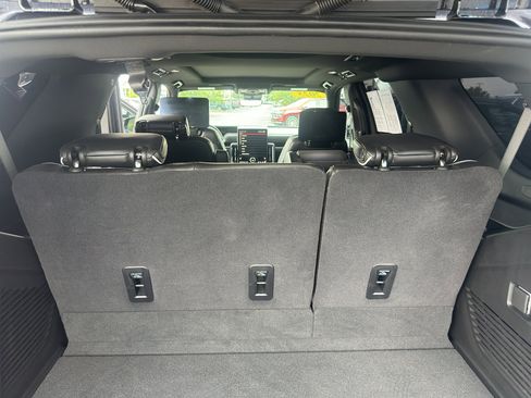 Used 2025 GMC Yukon AT4 Ultimate image 17