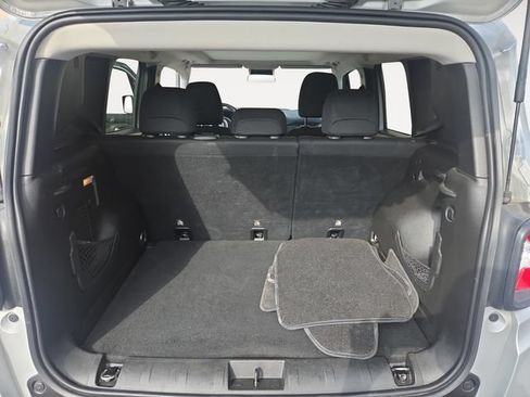 Used 2019 Jeep Renegade Latitude AWD/4WD image 34