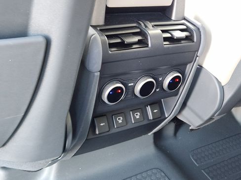 Used 2021 Land Rover Defender 110 SE image 33