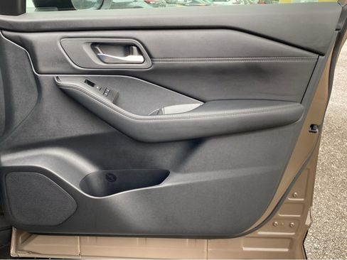 Certified 2025 Nissan Rogue SV image 8