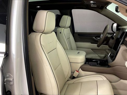 Used 2025 GMC Yukon Denali w/ Denali Reserve Package image 10