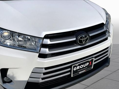 Used 2018 Toyota Highlander Plus FWD image 28