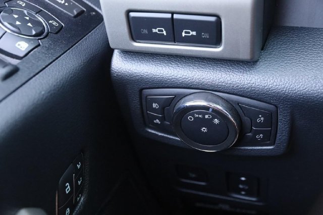 Used 2022 Ford F350 Lariat w/ Black Appearance Package AWD/4WD image 22