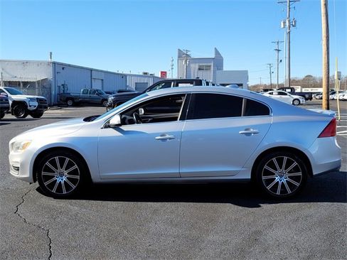 Used 2016 Volvo S60 T5 image 4