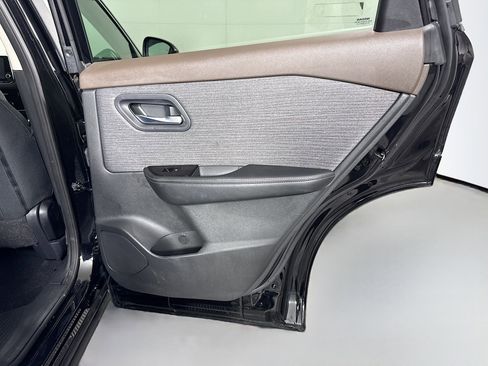 Used 2022 Nissan Rogue SV AWD/4WD image 28