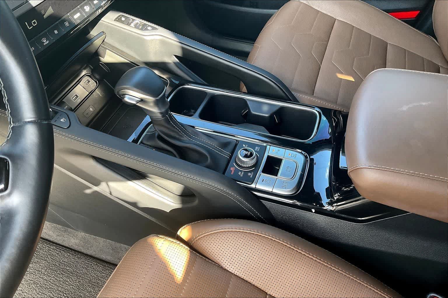 Used 2021 Kia Telluride SX w/ SX Prestige Package AWD/4WD image 15
