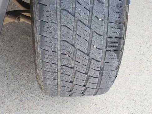 Used 2021 Ford Explorer XLT w/ Equipment Group 202A image 18