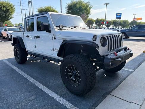 Used 2020 Jeep Gladiator Overland AWD/4WD image 1