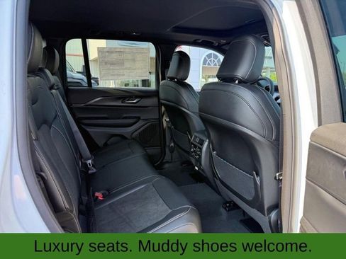 New 2025 Jeep Grand Cherokee Altitude image 5