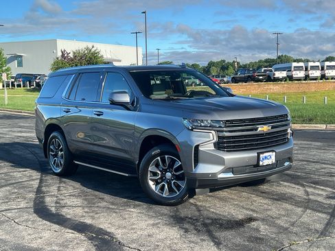 Used 2022 Chevrolet Tahoe LT w/ Luxury Package AWD/4WD image 5