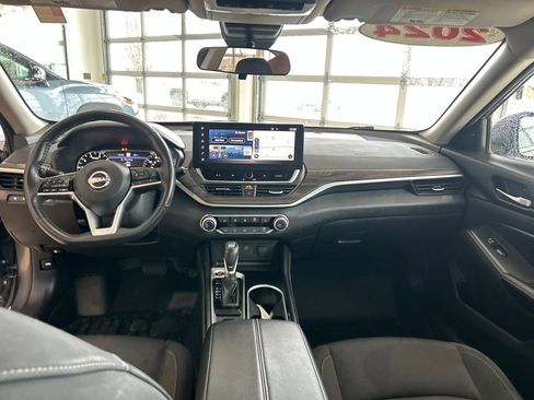 Used 2024 Nissan Altima 2.5 SV w/ SV Premium Package AWD/4WD image 13
