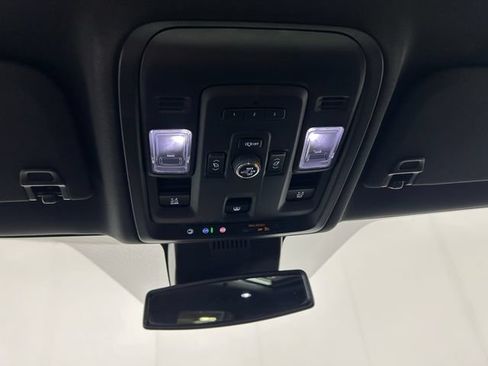 Used 2024 GMC Yukon SLT w/ SLT Premium Package AWD/4WD image 24