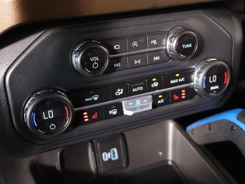 Used 2023 Ford Bronco Outer Banks w/ Sasquatch Package AWD/4WD image 8