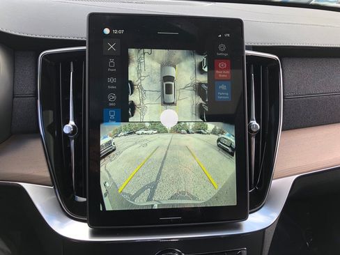 New 2026 Volvo XC90 B6 Plus w/ Protection Package Premier image 27