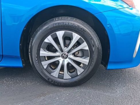 Used 2020 Toyota Prius LE AWD/4WD image 14