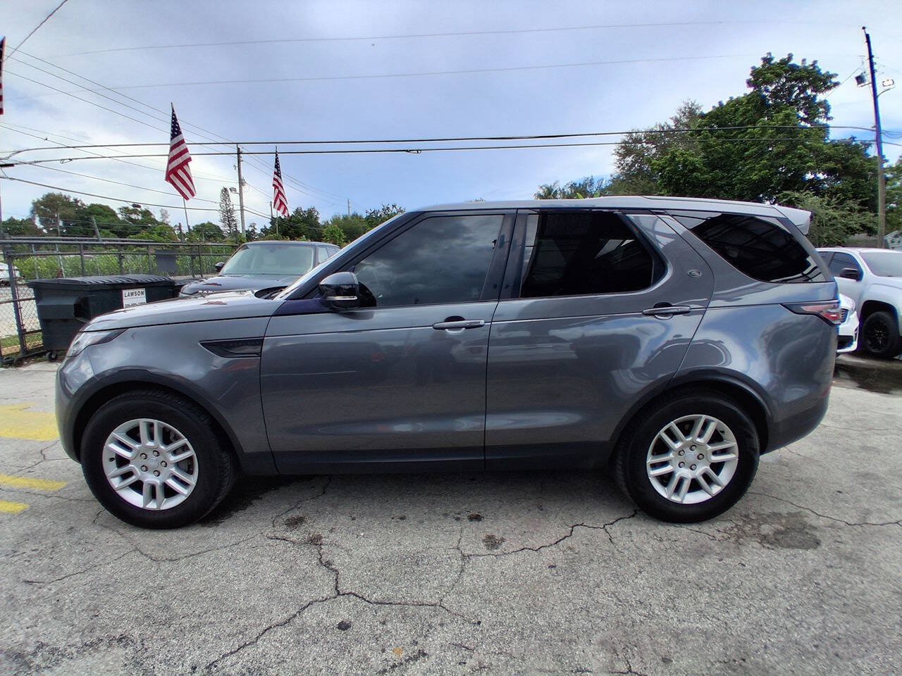 Used 2018 Land Rover Discovery HSE AWD/4WD image 2