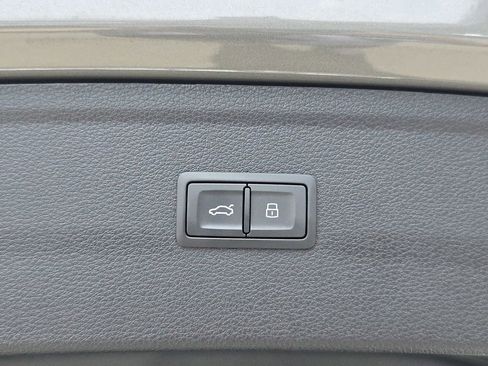 Used 2023 Audi Q5 e Premium Plus w/ Premium Plus Package AWD/4WD image 16
