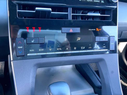 Used 2019 Toyota Avalon XLE image 32