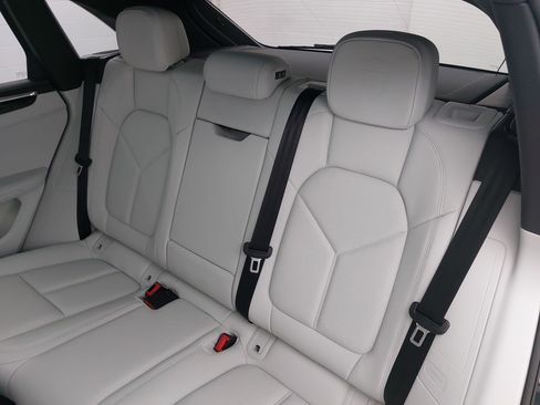 New 2026 Porsche Macan S image 16