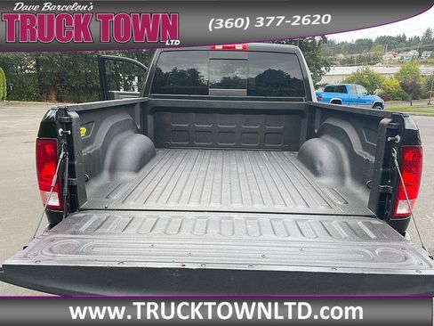 Used 2019 RAM 1500 Classic SLT AWD/4WD image 32