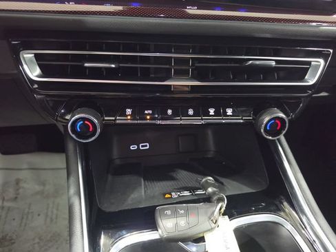 Used 2025 Chevrolet Traverse Z71 w/ Enhanced Driving Package AWD/4WD image 15