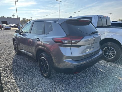 Used 2024 Nissan Rogue SV image 45