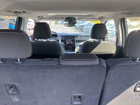 Used 2023 Jeep Grand Cherokee Laredo w/ Luxury Tech Group I image 17