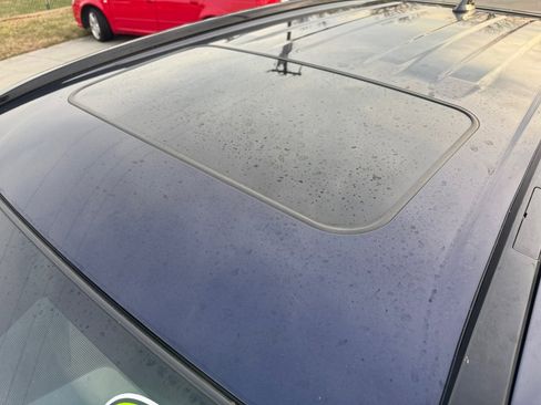 Used 2021 Toyota RAV4 XLE Premium image 23