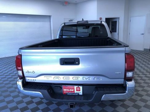 Used 2018 Toyota Tacoma SR5 AWD/4WD image 6