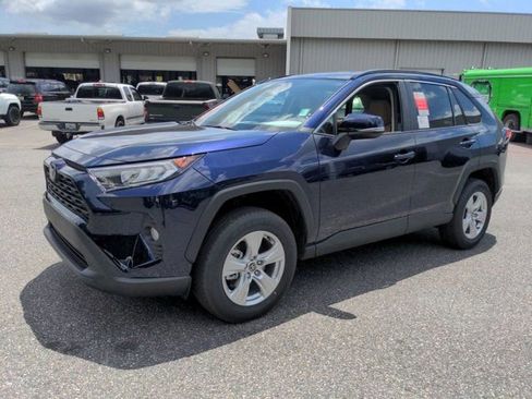 Used 2021 Toyota RAV4 XLE FWD image 8